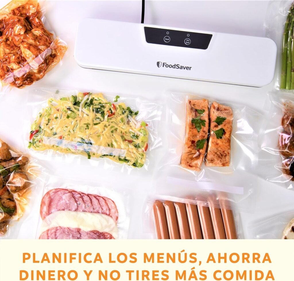 Selladora al vacío FoodSaver con alimentos variados en bolsas selladas y mensaje de ahorro de comida.